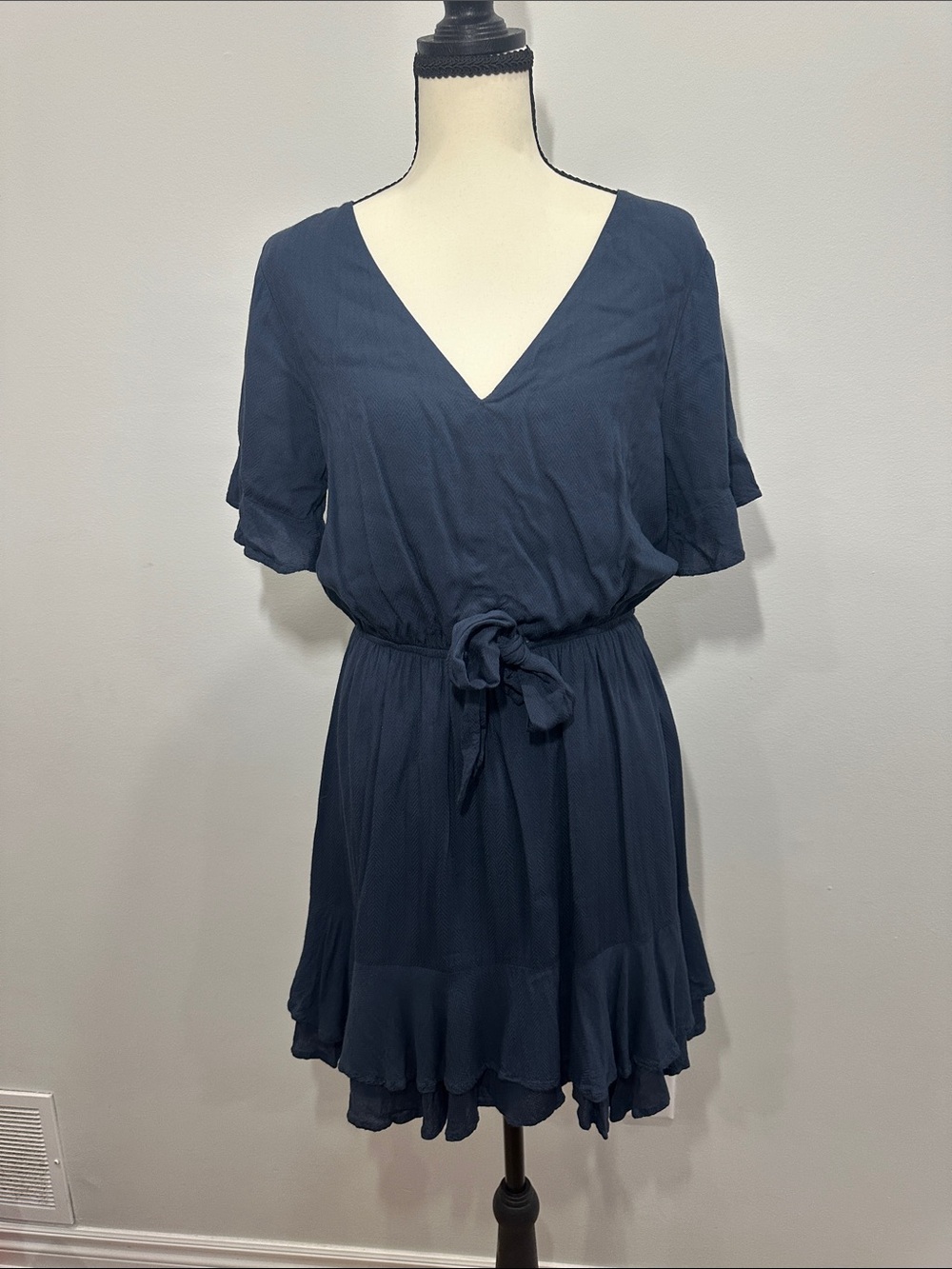 Gentle Fawn Navy Blue Ruffle V-Neck Dress Summer Waist Tie Relaxed Size Medium